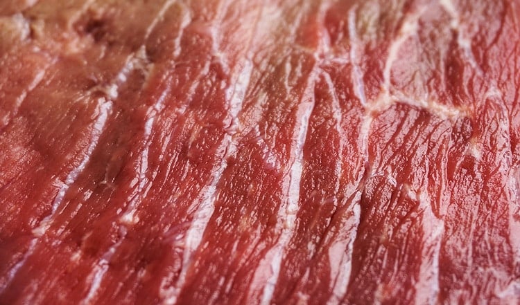 Rohfleisch wird von uns gefroren geliefert. Doch was tun